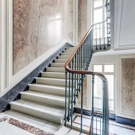 Champs-elysees 5 Etoiles Apartament *