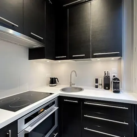 Champs-elysees 5 Etoiles Paryż